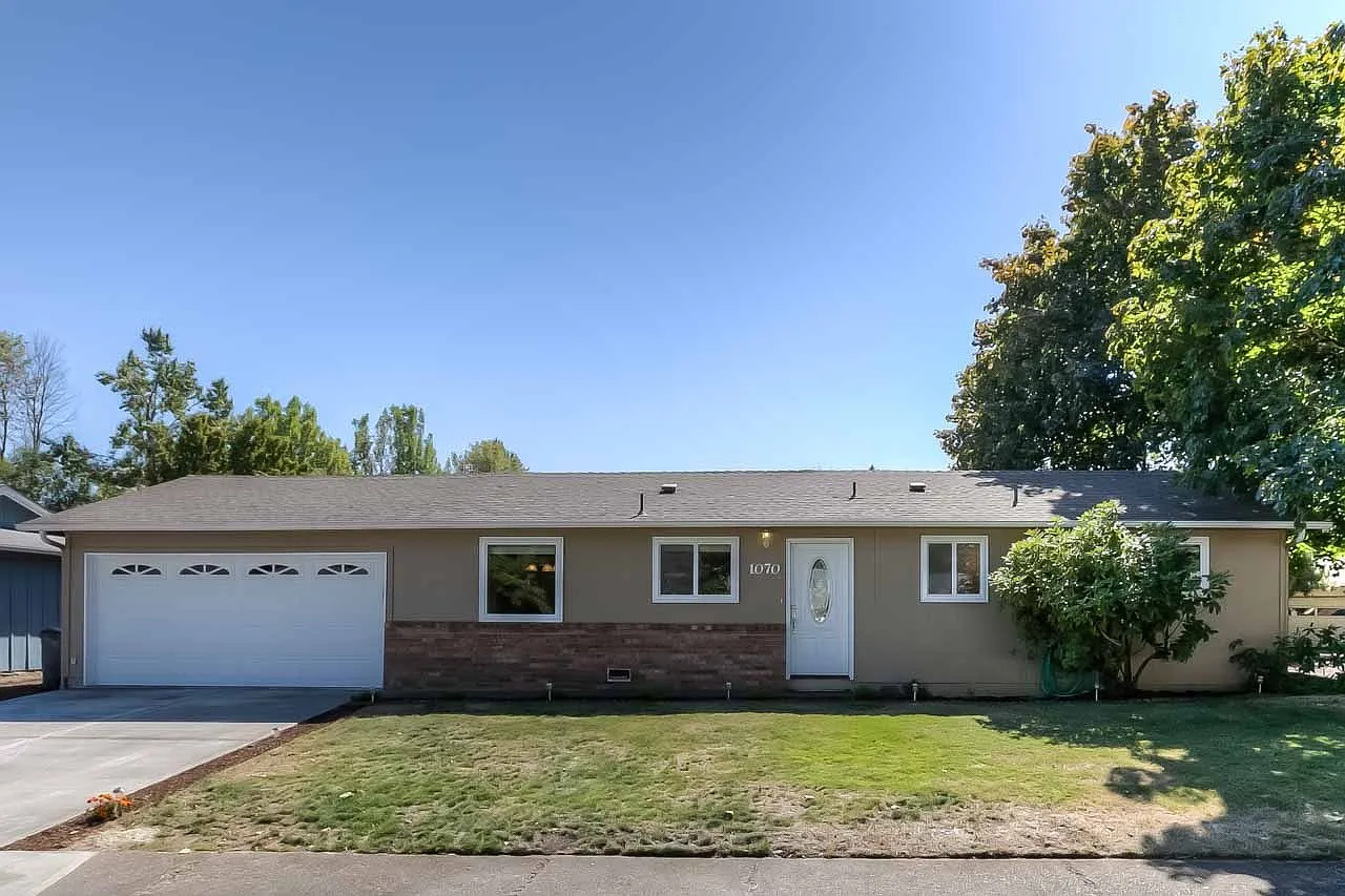 3 bedroom/1 bath single story home — Photo 2