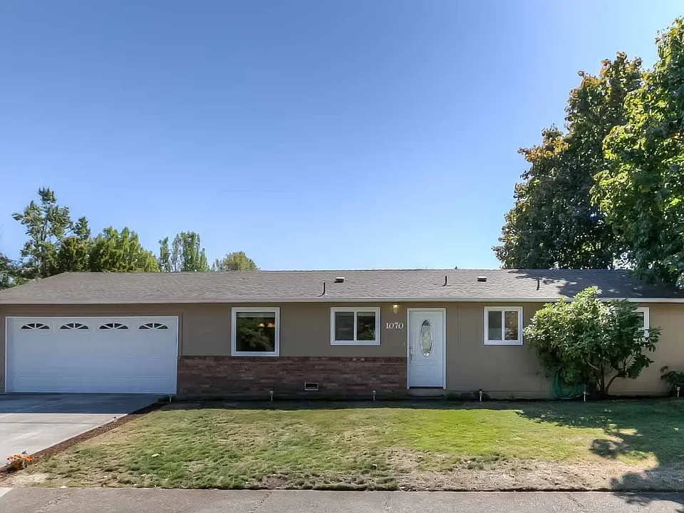 1070 Denise St SE
