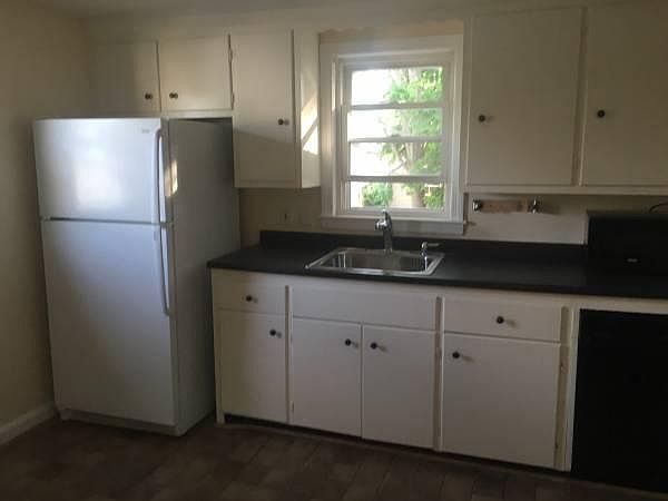 2nd image of 12 Ash St