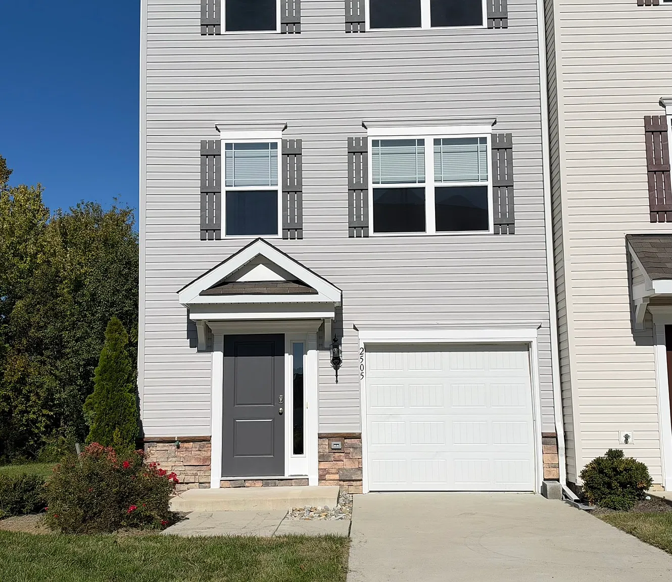 3 bed, 2.5 bath, 1850 sqft, $1,995 — Photo 1