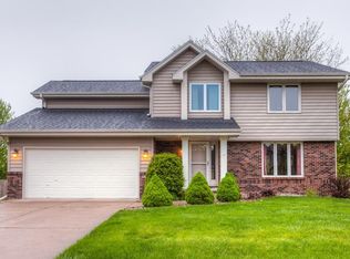 8011 Northview Dr, Urbandale, IA 50322