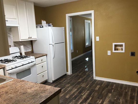 5th image of 160 Shakespeare Dr