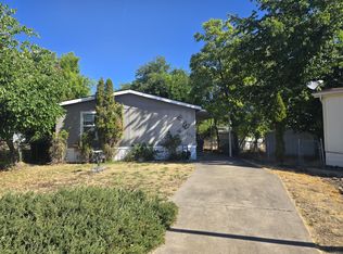 522 Meadow Ln, Eagle Pt, OR 97524