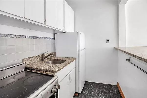 Rented by Douglas Elliman | media 14