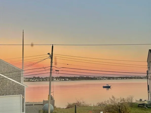 1563 Padanaram Ave, New Bedford, MA 02740