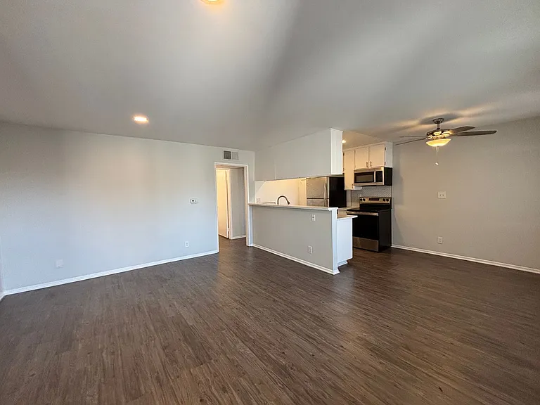 951 S. Oxford Ave. — Photo 84