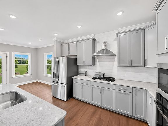 3rd image of 328 Oakwood Crest Dr