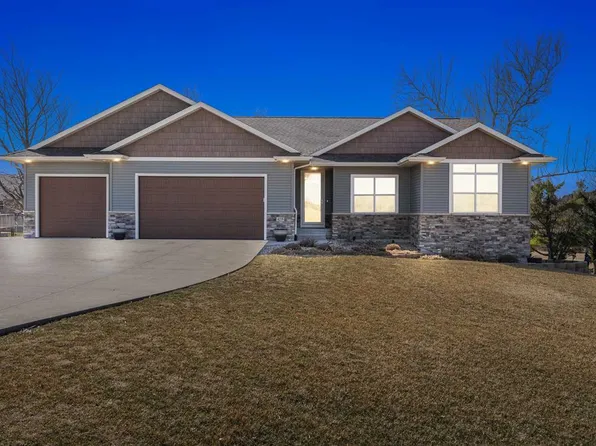 4215 Beverly Rd SW, Cedar Rapids, IA 52404