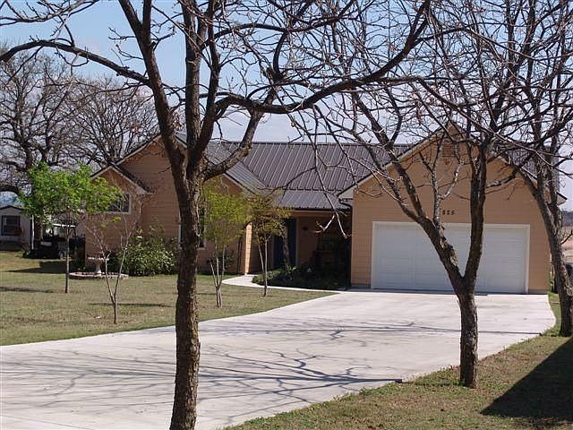 Curved drive to house