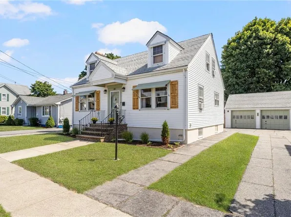 26 Gurney St, East Providence, RI 02914