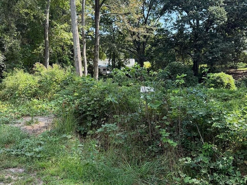 2nd image of 401 Brookside Dr