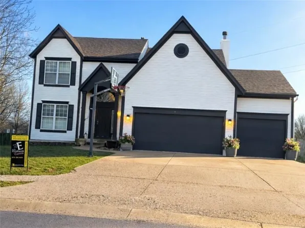 16345 S Warwick St, Olathe, KS 66062