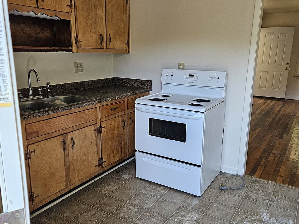 2nd image of 201 Harper St #A