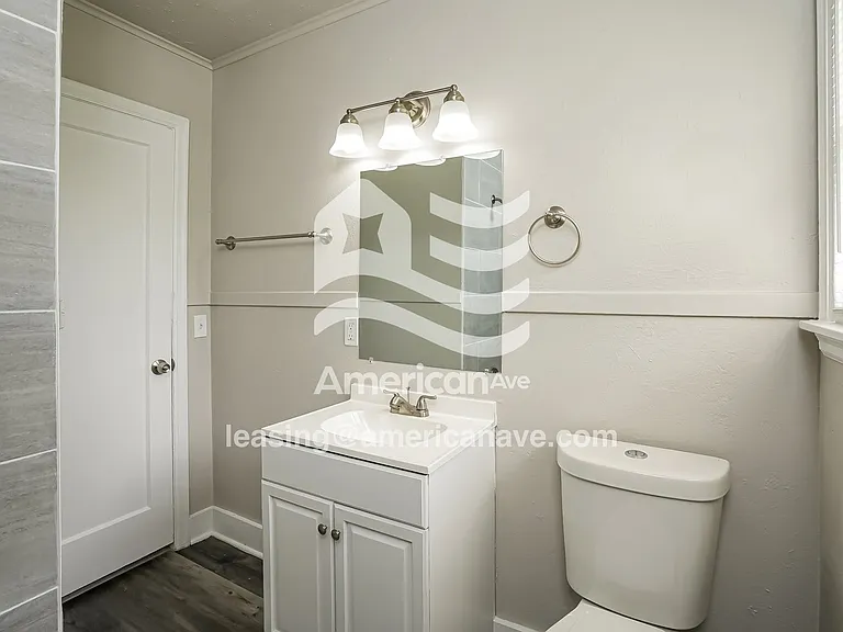 1583630_012_bathroom_12805106.jpg