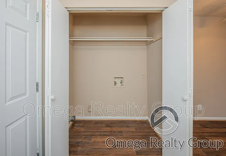 Lakeridge Apartments — Photo 21