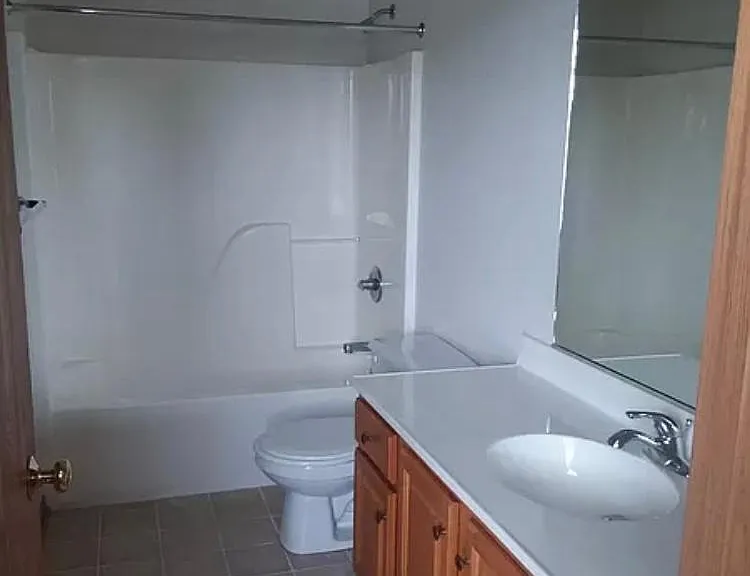 634 Academy Cir #303 — Photo 4