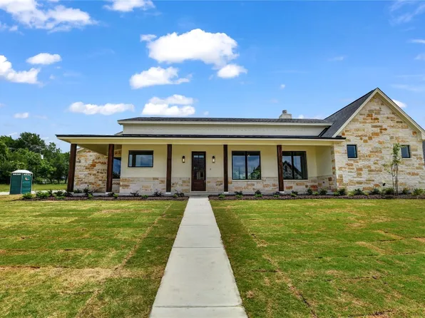 1348 Crown Valley Dr, Weatherford, TX 76087