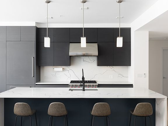 4th image of 1000 W Monroe St #201