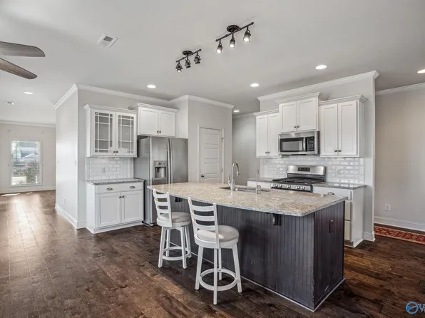 6403 Lincoln Park Pl NW, Huntsville, AL 35806