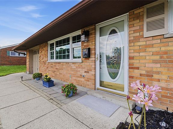 4th image of 2076 Lynpark Ave