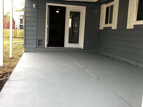 5th image of 2200 Sunset Dr