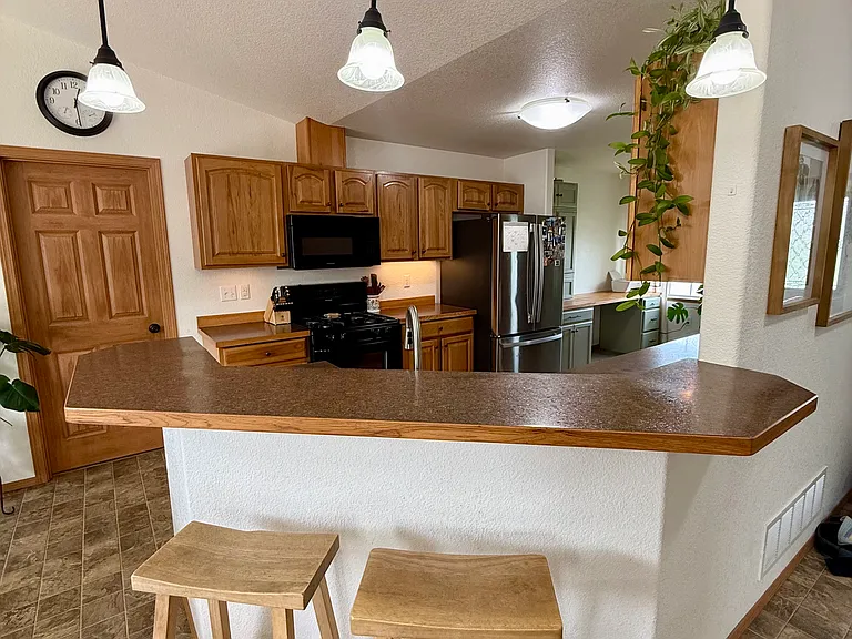 1372 N Angus Loop — Photo 4