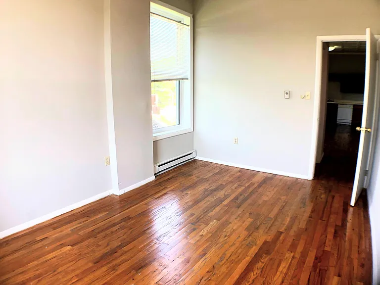 310 W Potomac St #8 — Photo 6