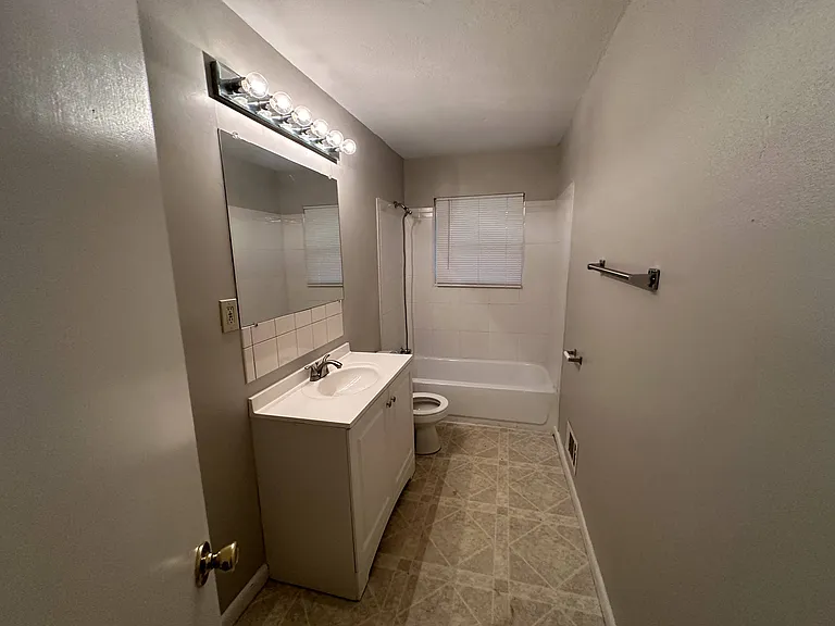 2806 Norgate Ln — Photo 9