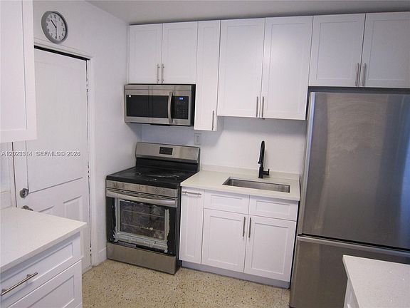 4th image of 522 N 19th Ave #5