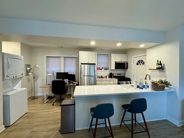 1643 W Cornelia Ave #1 — Photo 1