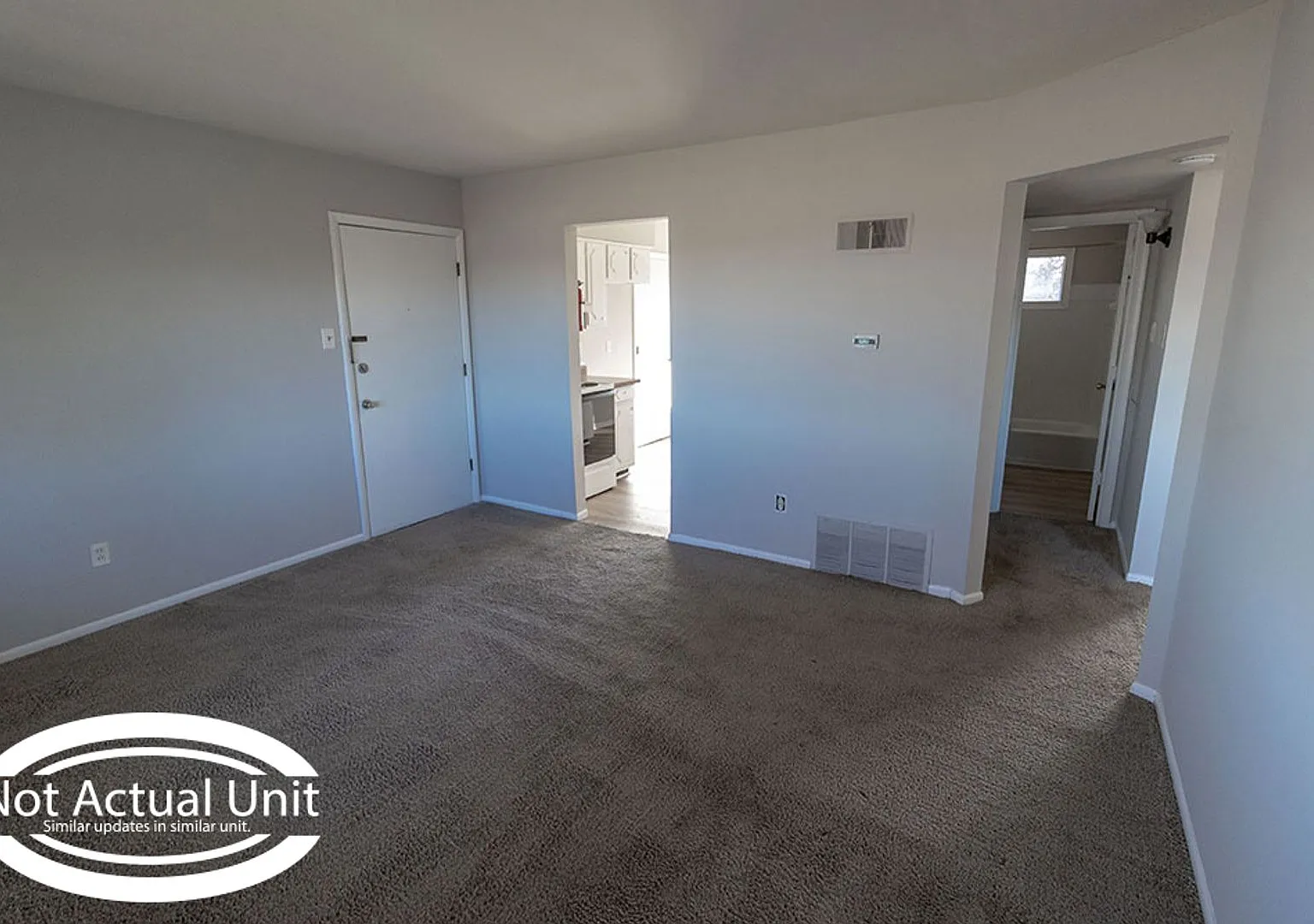 Two bedrooms, one bathroom — Photo 2