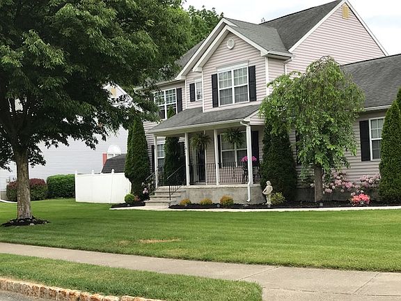3rd image of 1 Windsor Dr