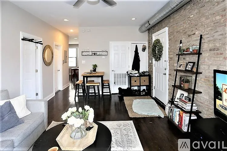 2019 N Hoyne Ave #2R — Photo 4