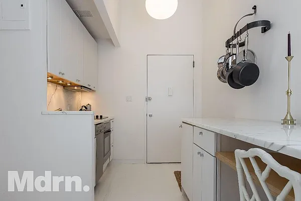 Sold by Mdrn Residential | media 7