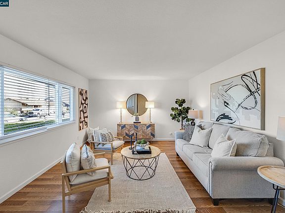 5th image of 9597 Davona Dr