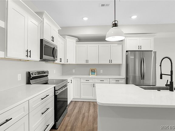 2nd image of 104 Sierra Bay Dr #4B