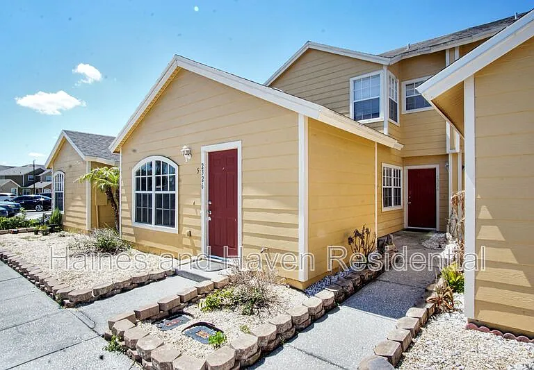 2326 Fan Palm Dr — Photo 2