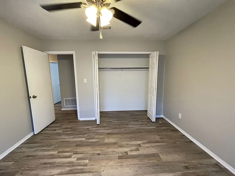 4615 Gladstone Dr — Photo 19