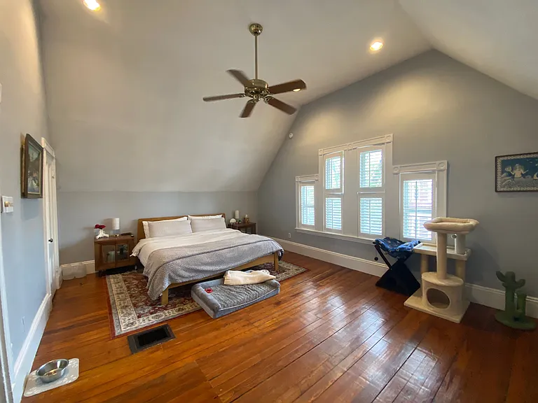 Third-floor bedroom with two closets (14' x 20')