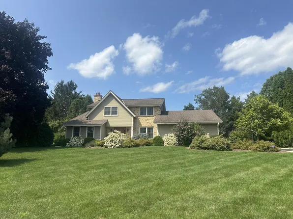 21450 Red Fox DRIVE, Brookfield, WI 53045