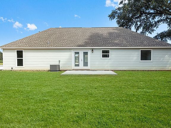 2nd image of 122 Cottage Oaks Dr