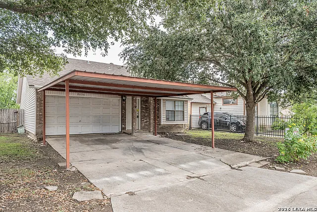 3 bed, 2.0 bath, 1044 sqft, $1,350 — Photo 2
