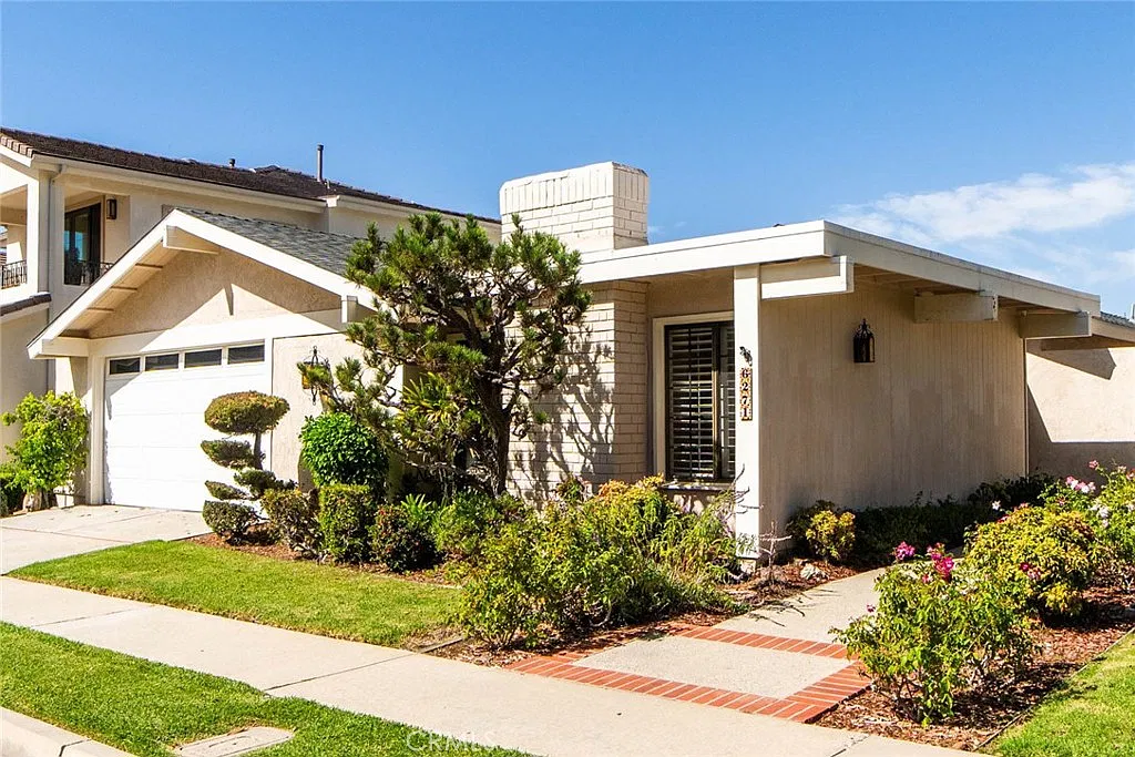 4 bed, 2.5 bath, 2071 sqft, $5,950 — Photo 1