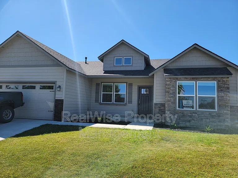 2482 NW Glen Oak Ave — Photo 1
