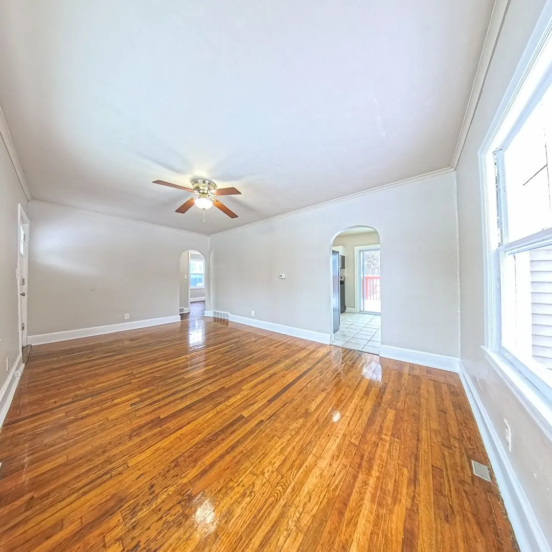 Adorable 2 Bedroom 1 Bath Home — Photo 3