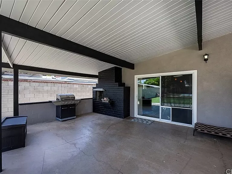 712 N Mountain View Pl — Photo 23