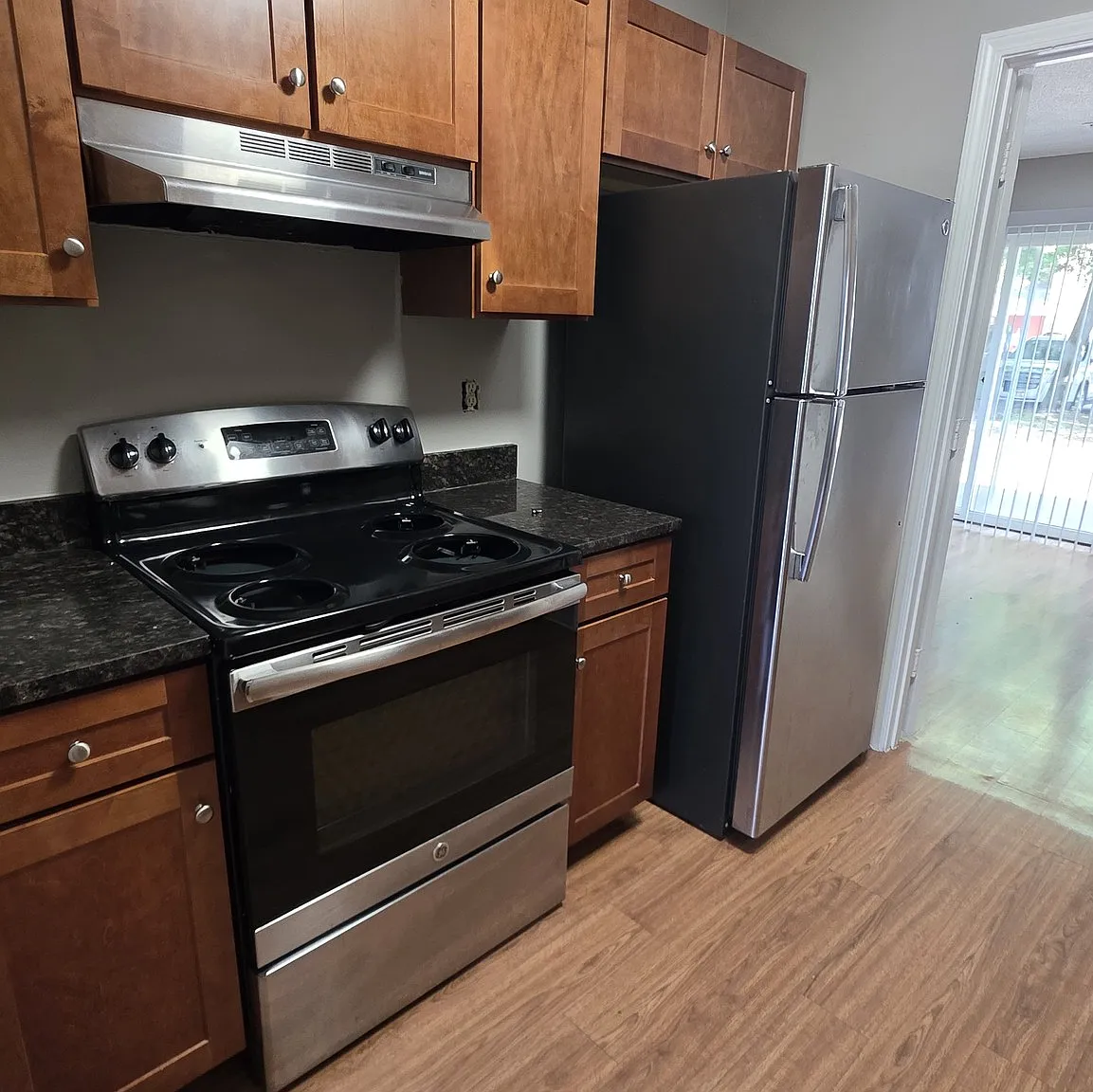 3 bed, 2.0 bath, 1320 sqft, $4,800 — Photo 3