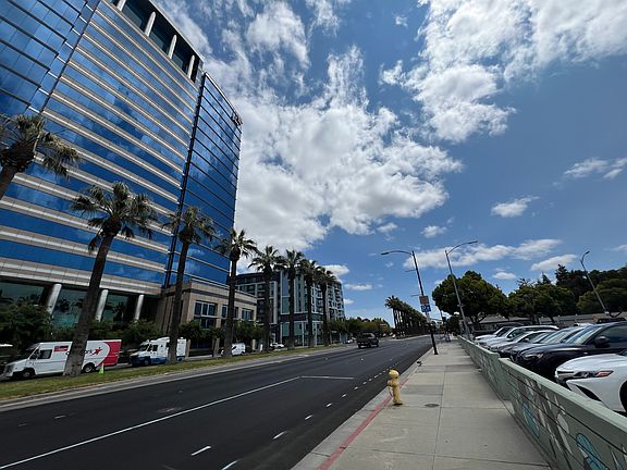 2nd image of 547 Almaden Blvd