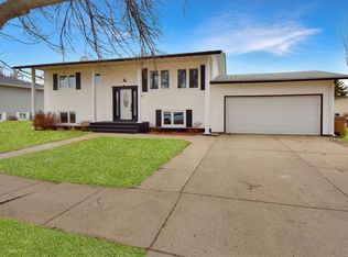 221 17th Ave SE, Minot, ND 58701