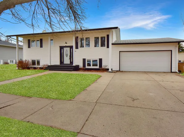 221 17th Ave SE, Minot, ND 58701